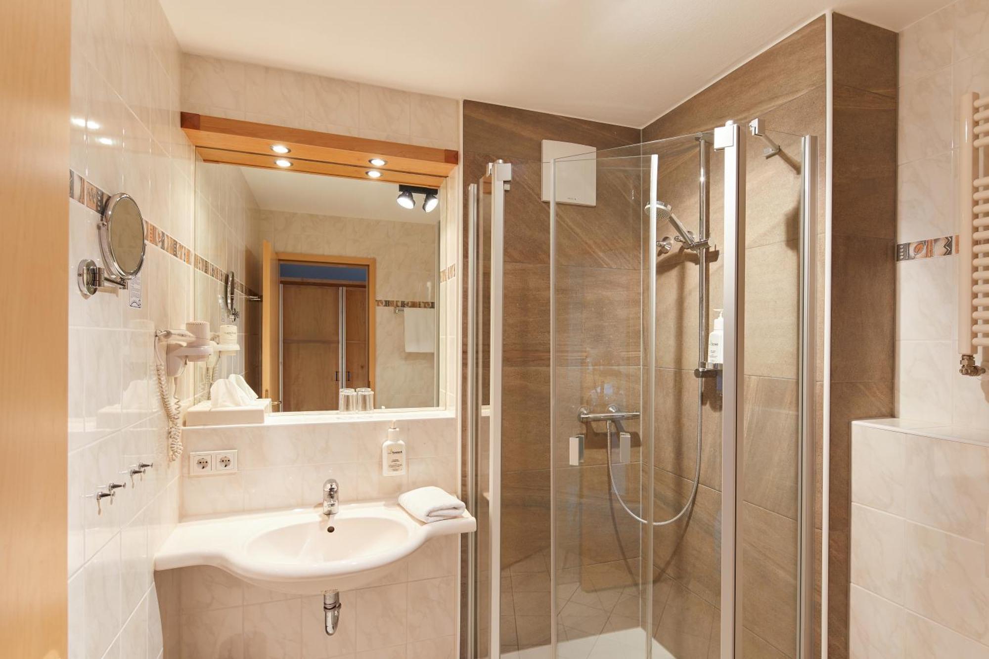 Hotel Sonneck Knüllwald Εξωτερικό φωτογραφία